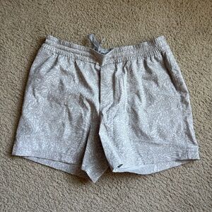 lululemon athletica Gray Athletic Shorts, size L, 5” inseam